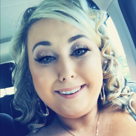 Meet your Posher, Elyse - Picture 1 of 1